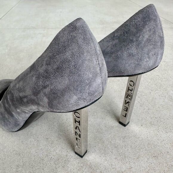 Chanel Logo Embossed Metallic High Heel Grey Suede Pumps EU 39 US 8-8.5 - Picture 10 of 13